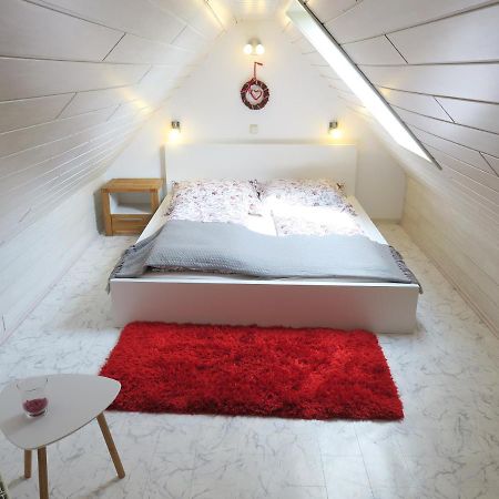 Schone Dachgeschosswohnung In Villa Mit Zentrumsnaher Lage Schleiz Ngoại thất bức ảnh