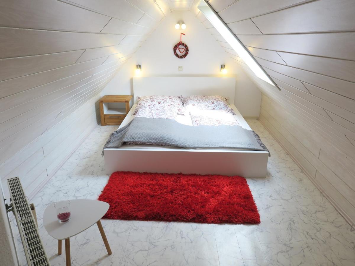 Schone Dachgeschosswohnung In Villa Mit Zentrumsnaher Lage Schleiz Ngoại thất bức ảnh